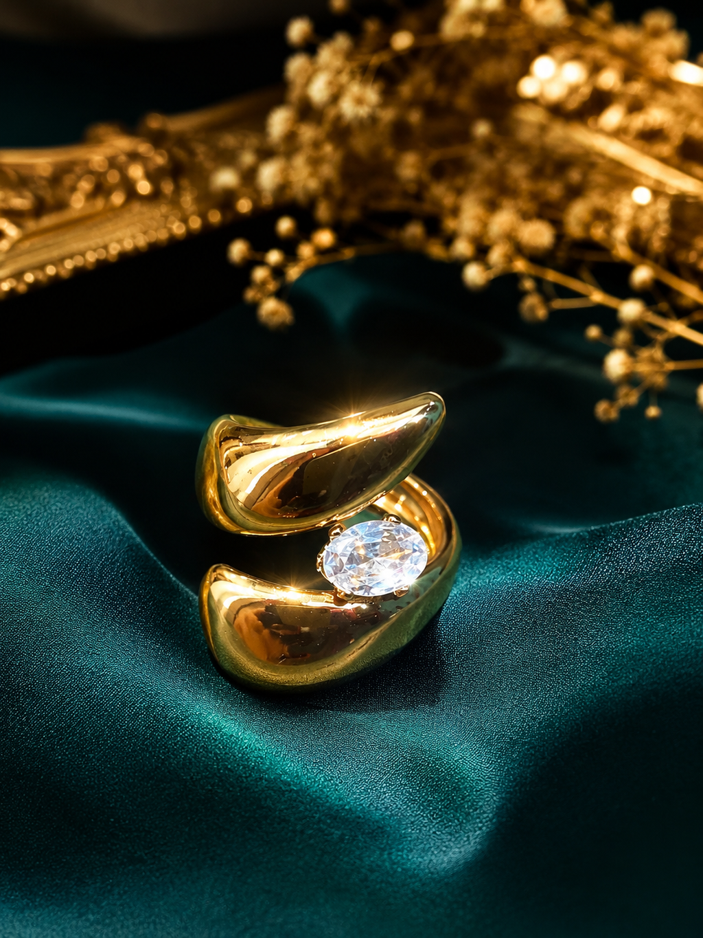 Luna Scintiante Oval-Cut Twinkle Ring