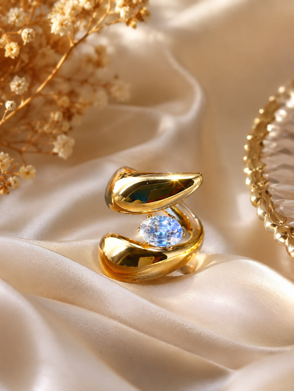 Luna Scintiante Oval-Cut Twinkle Ring