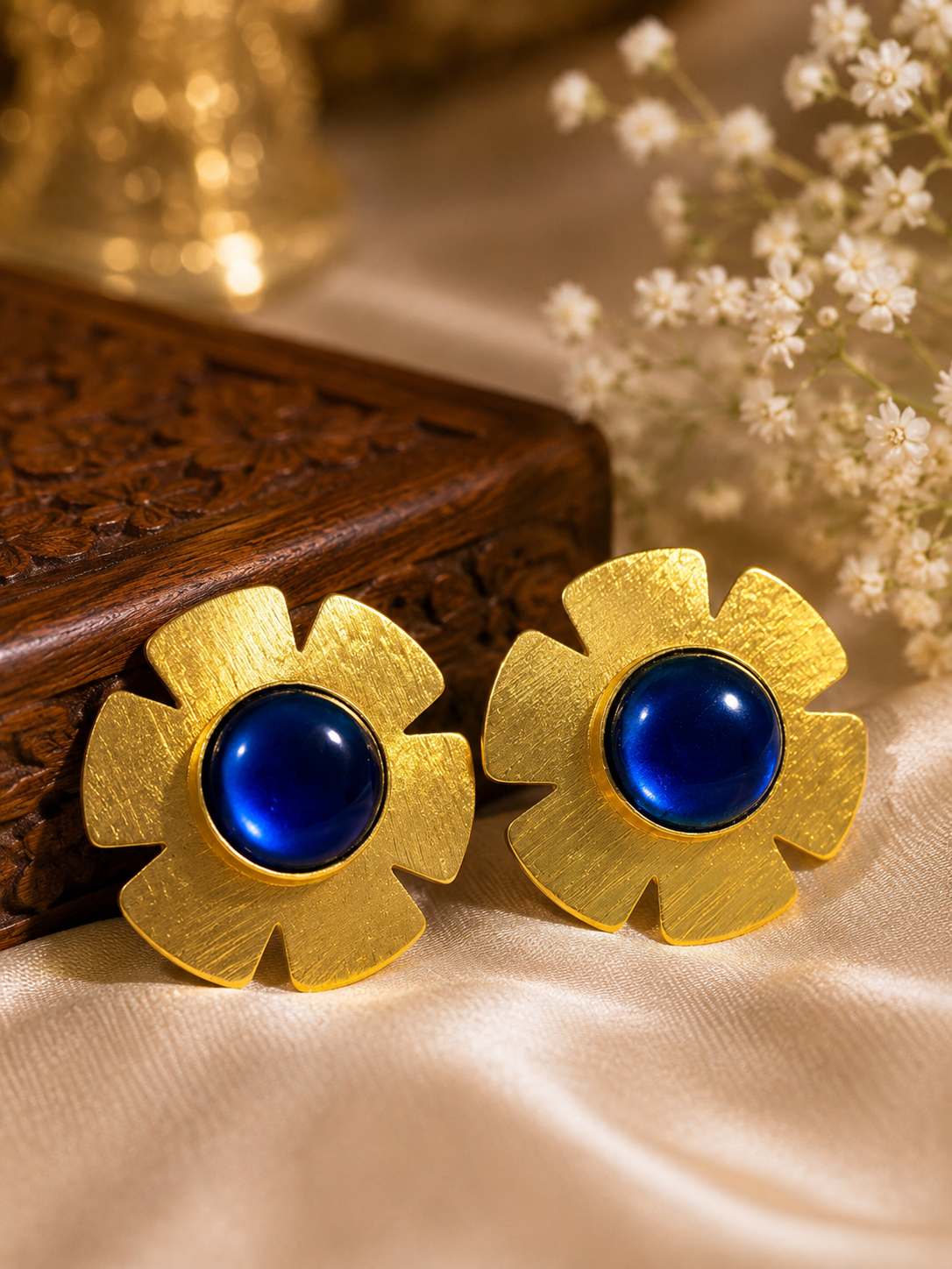Gold Floral Cabochon Stud Earrings Red Green Blue Black – Stile Sovrano